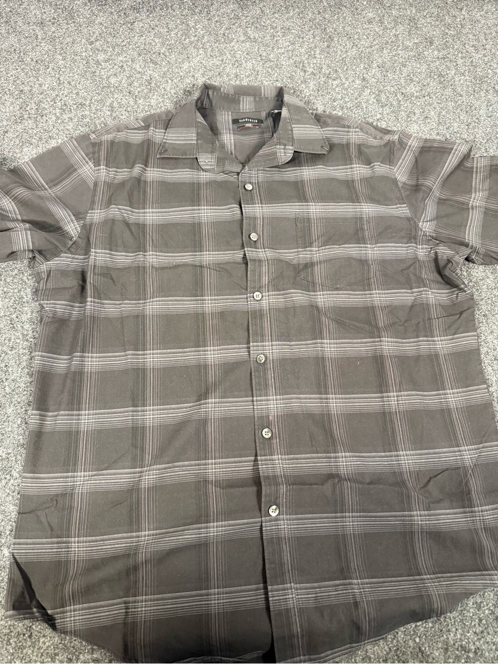 Van Heusen Gray Plaid Short-Sleeve Button-Down Shirt